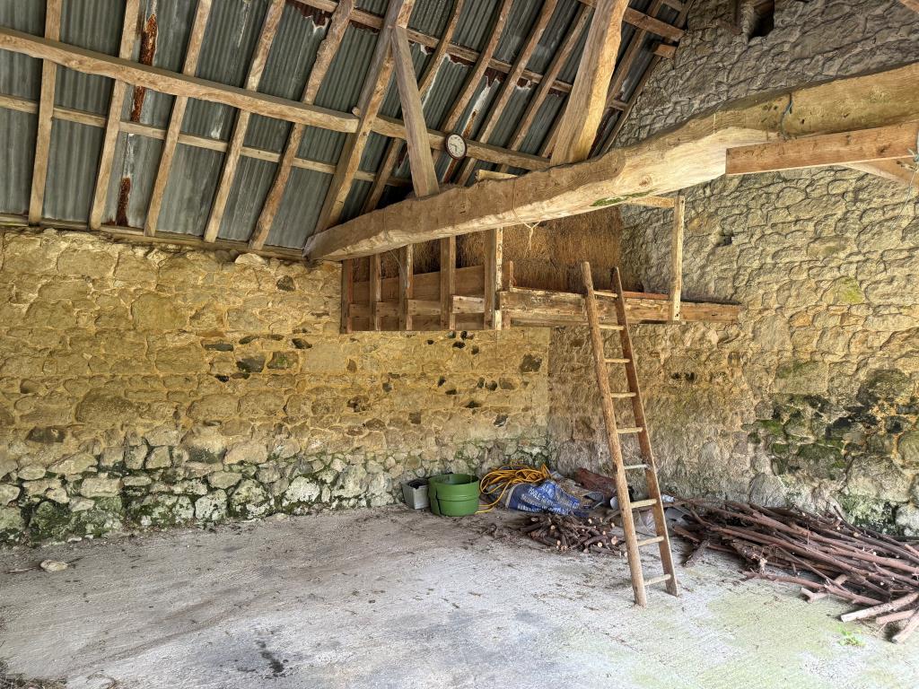 Lot: 49 - TWO FREEHOLD BARNS WITH CONSENT FOR RESIDENTIAL CONVERSION - Inside the roadside barn